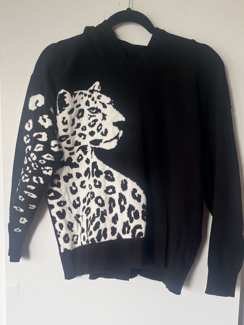 Torrid Black & White Snow Leopard Graphic Knit Hoodie Sweater | Size 00 (L)